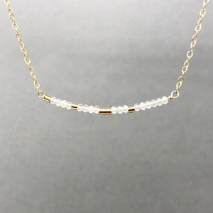 Mondstein Morse-Code Halskette - Gold Fill, Sterling Silber, Roségold - Personalisierter zierlicher Edelstein-Schmuck bedeutungsvolles Geschenk für Sie