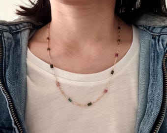 Colar com Corrente e Pingente de Turmalina em Barra – Ouro 14k ou Prata de Lei – Joia Delicada com Pedra Preciosa – Presente para Ela, Pedra do Mês de Outubro