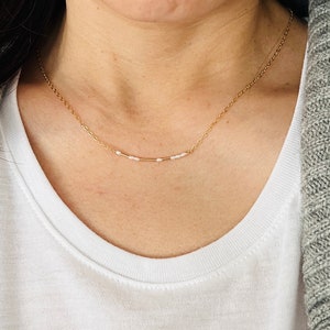 Colar personalizado com código Morse e pérolas brancas, banhado a ouro ou prata esterlina | Joias minimalistas personalizadas | Mensagem secreta | Presente para ela