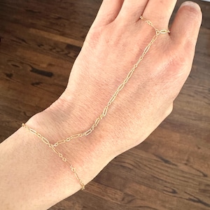 Harnais-bracelet à main en dentelle unique rempli d'or