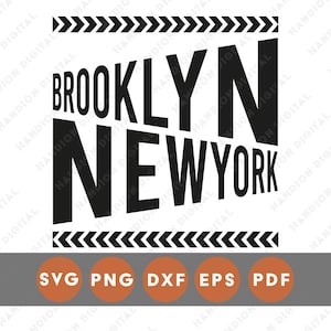以下が含まれることがあります： 太字でスタイリッシュなフォントで「BROOKLYN NEW YORK」という文字が描かれた白黒のグラフィックデザイン。矢印模様で縁取られています。テキストの下には、SVG、PNG、DXF、EPS、PDFのファイルタイプ略語を含むオレンジ色の円が付いた灰色の長方形があります。