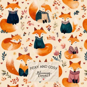 Può includere: Un motivo in tessuto con volpi arancioni che indossano vari maglioni e sciarpe, intervallate da piccoli fiori, foglie e cuori su uno sfondo color crema. Un'etichetta rettangolare riporta la scritta FOXY AND COSY Blooming Canvas studio.