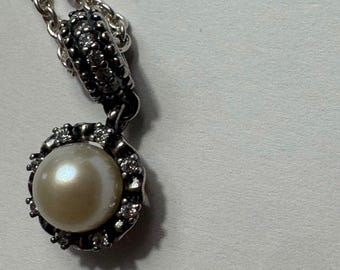 Naszyjnik z perłą ze srebra próby 925 | Oprawa w stylu vintage z aureolą | Elegancki, minimalistyczny prezent na biżuterię