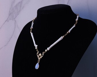 Collar de hueso / Gargantilla de hueso y ópalo / Colgante de hueso / Collar gótico natural / Joyería artesanal llamativa / Joyería singular