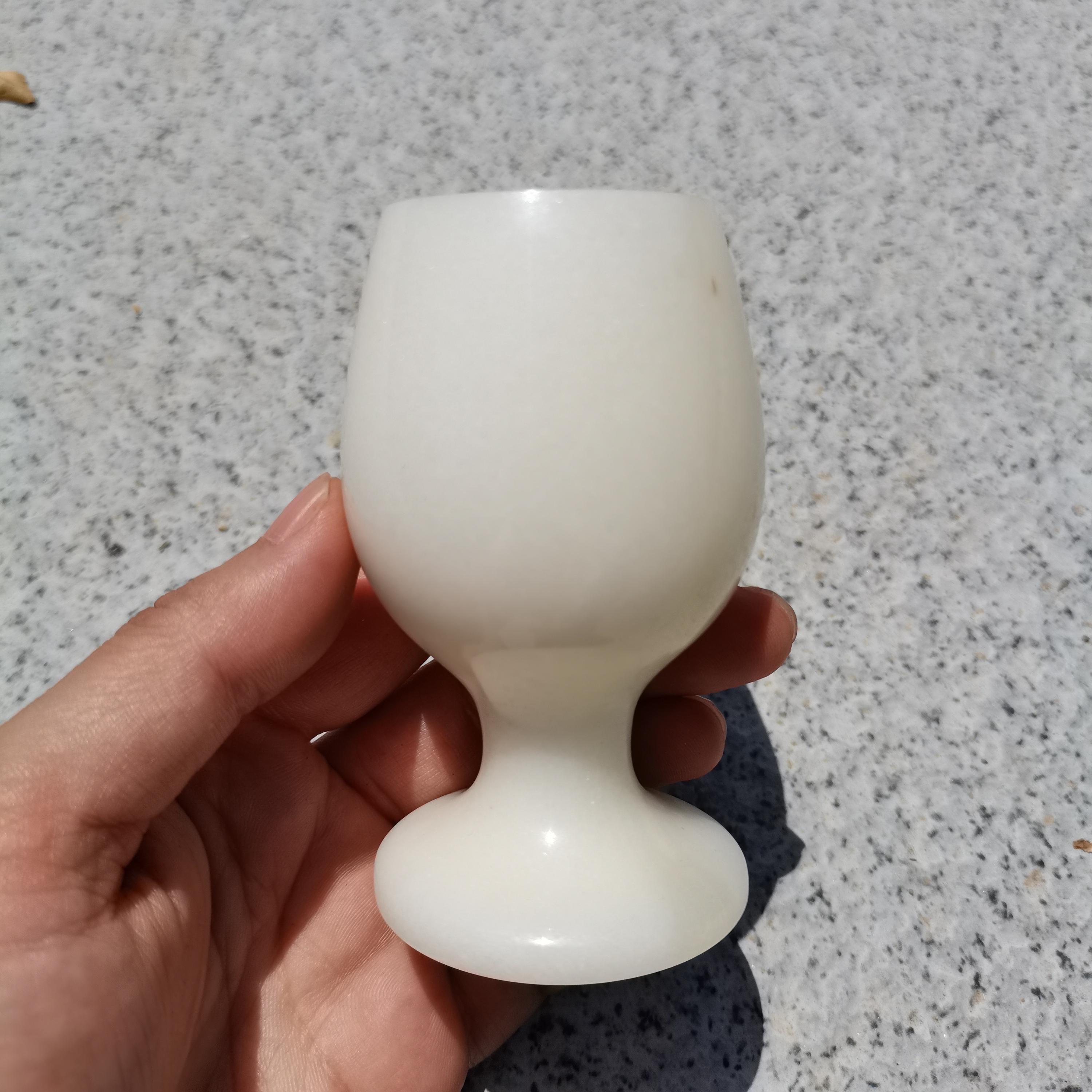 u*t様 ☆送料無料☆ 翡翠製彫刻 白色 専用ケース付き 白翡翠の彫刻 - Etsy 日本