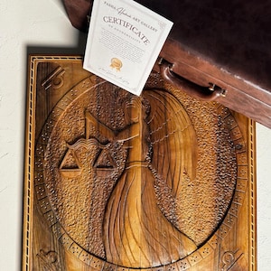 Elegante tablero de backgammon de nogal – Juego artesanal con el signo zodiacal Libra, madera de casi 100 años de antigüedad.