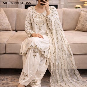 Conjunto pakistaní blanco de diseñador para fiestas, Salwar Kameez con Dupatta para mujer, Kurta Palazzo, Traje étnico indio, Trajes pakistaníes, Conjunto blanco imagen 3