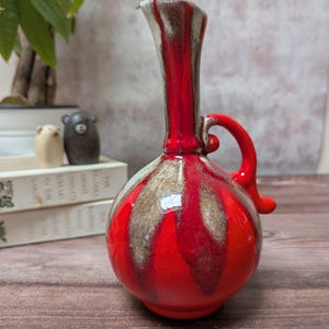 Jarrón Elwill Canada con esmalte rojo goteo / Jarra de cerámica de estudio de mediados de siglo de 20 cm