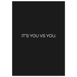 Könnte beinhalten: Schwarzer Hintergrund mit dem weißen Text "IT'S YOU VS YOU." zentriert auf dem Bild. Der Text ist in einer einfachen, serifenlosen Schriftart gehalten.