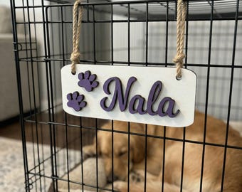 Letrero personalizado para jaula de perro / Regalo para amantes de los perros / Regalo personalizado para mascotas / Accesorios para perros / Placa de identificación personalizada para perros / Letrero con capas / Letrero para jaula de perro