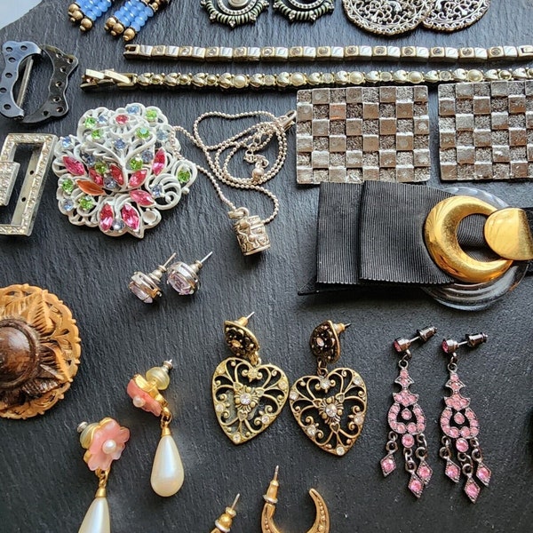 Vintage Costume Jewelry Lot, Bakelite, Rhinestones, Buckles, Shoe Clips AS IS