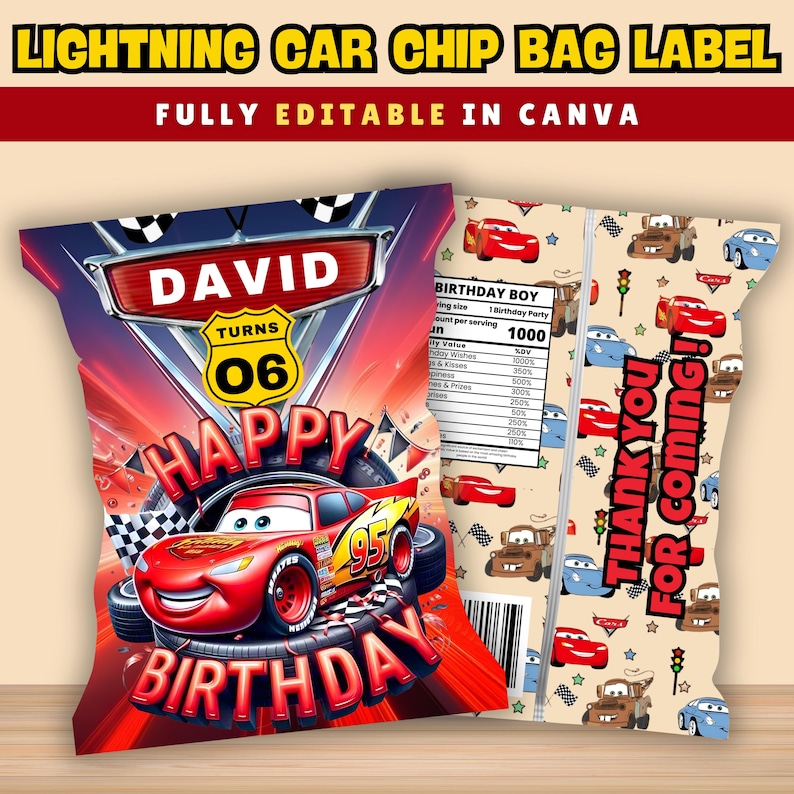 Puede incluir: Etiqueta de bolsa de patatas fritas personalizable con tem&aacute;tica de Rayo McQueen. El dise&ntilde;o presenta el texto "DAVID TURNS 06 HAPPY BIRTHDAY" con un gr&aacute;fico de coche de carreras rojo. La parte posterior de la bolsa dice "THANK YOU FOR COMING!" con ilustraciones de coches.