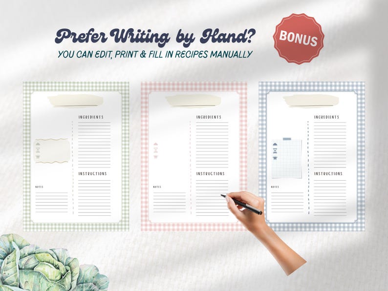 Peut inclure: Trois mod&egrave;les de recettes avec des bordures vichy vertes, roses et bleues. Chaque mod&egrave;le comporte des sections pour les ingr&eacute;dients, les instructions et les notes. Le texte "Prefer Writing by Hand?" et "You can edit, print & fill in recipes manually" sont affich&eacute;s.