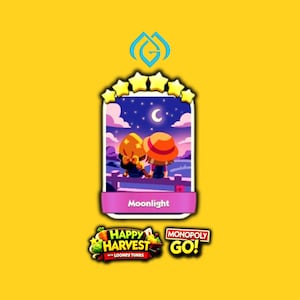 Pu&ograve; includere: Una carta da gioco digitale con una valutazione a cinque stelle e una scena notturna con due personaggi seduti su una staccionata sotto una luna crescente. La carta &egrave; etichettata Moonlight. Sotto ci sono i loghi Happy Harvest e Monopoly GO.