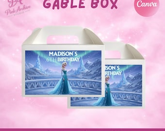 Op de afbeelding: Twee witte zadeldakdozen met handvatten, elk met een ontwerp van een prinses in een blauwe jurk voor een kasteel. De dozen hebben de tekst "Madison's 6th Birthday" en "GABLE BOX". De achtergrond is een roze verloop.