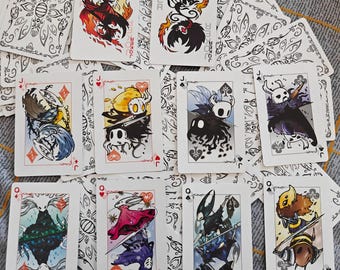 Speelkaarten in Hollow Knight-stijl, wit, 54 pokerkaarten, door fans gemaakt, op maat gemaakt zwart kaartspel, unieke kaartontwerpen