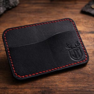 Porta carte in pelle nera – Portafoglio sottile e minimalista da tasca anteriore, con cuciture rosse a vista.