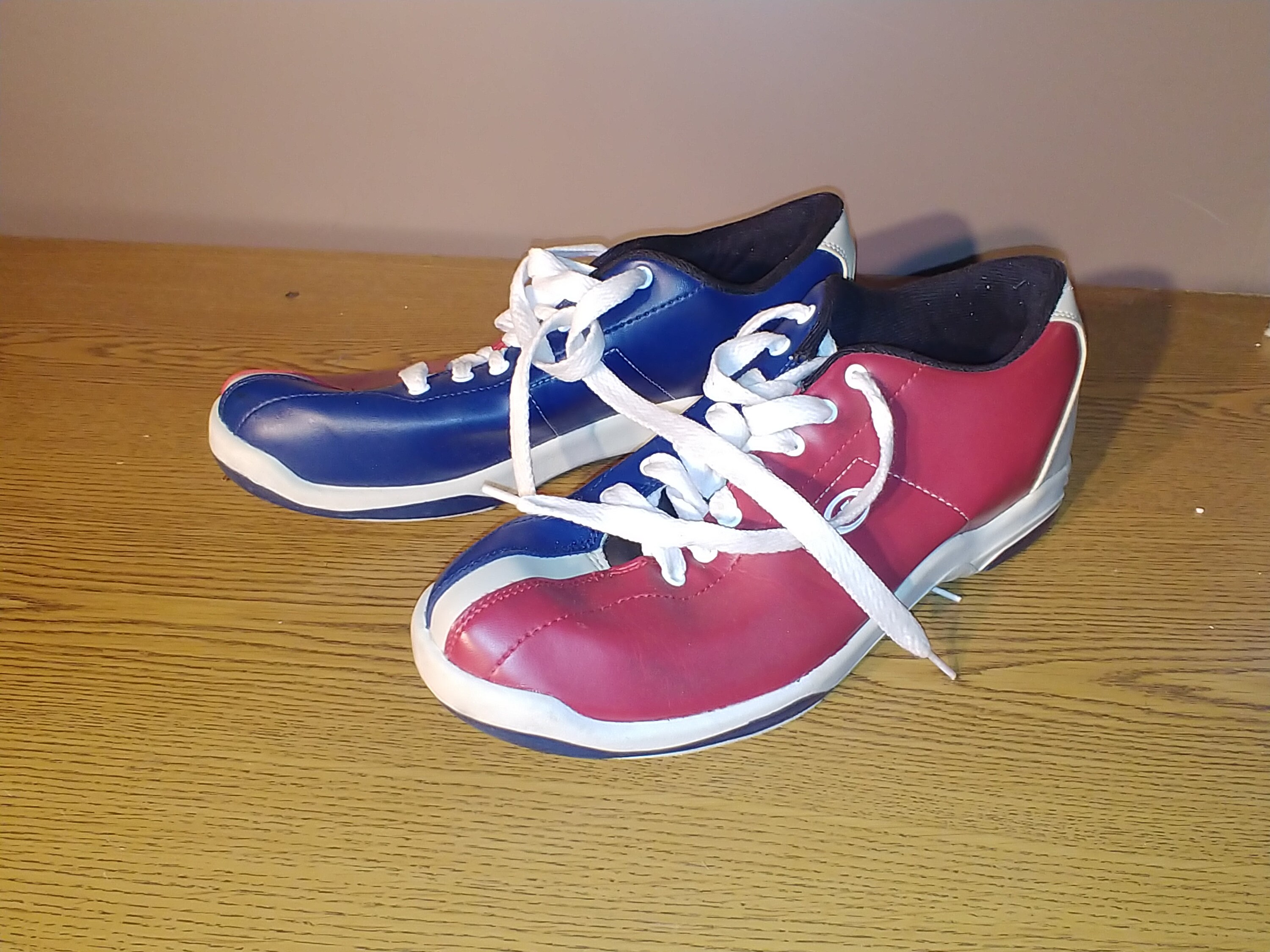 Bowling shoes red and blue store