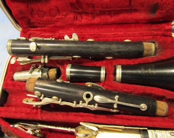 Vintage Selmer Bundy Clarinet Case And Accessories. Free shipping