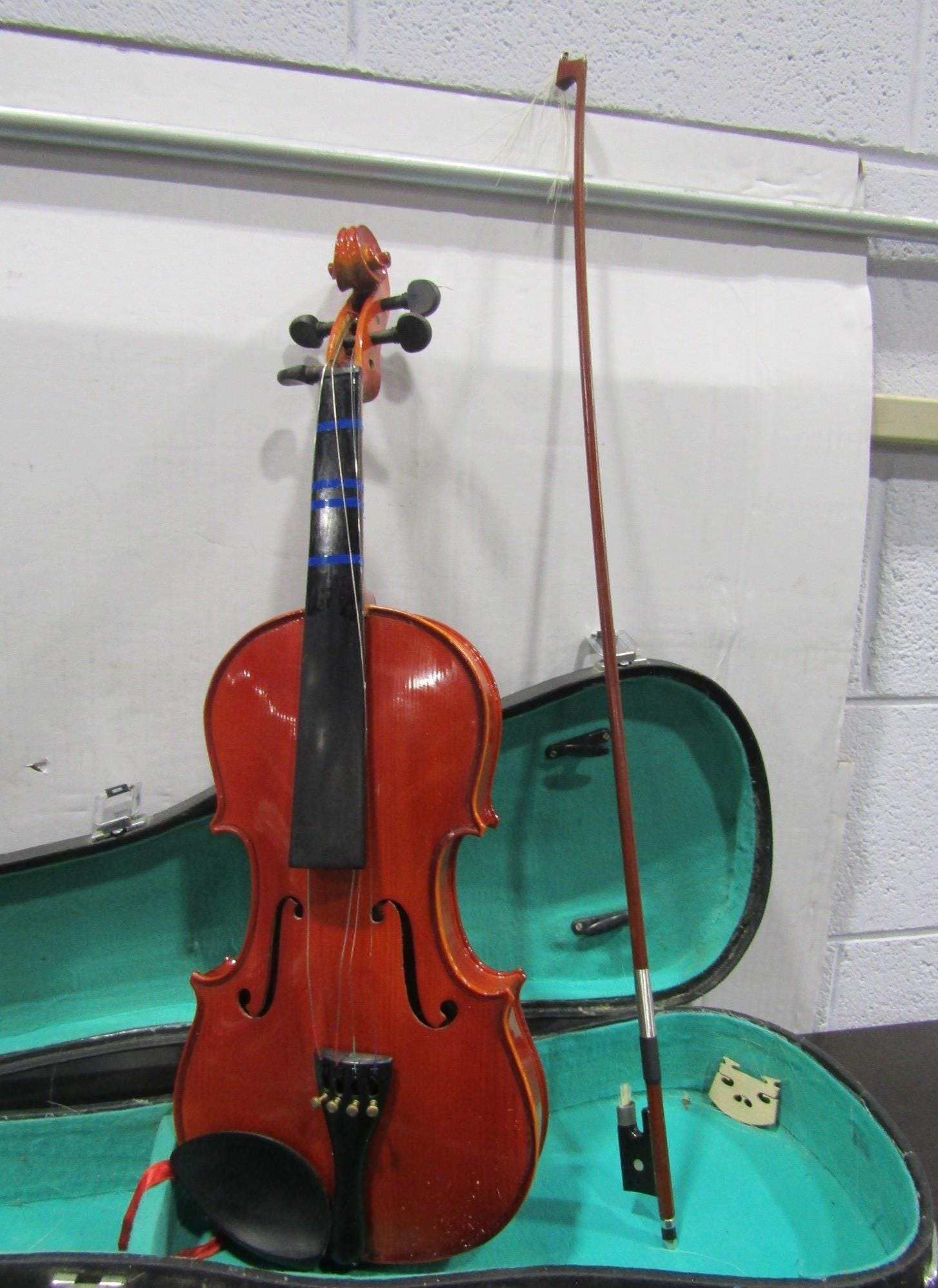 Cremona Fecit Anno Domini Full Size 4/4 Violin With Case and Bow