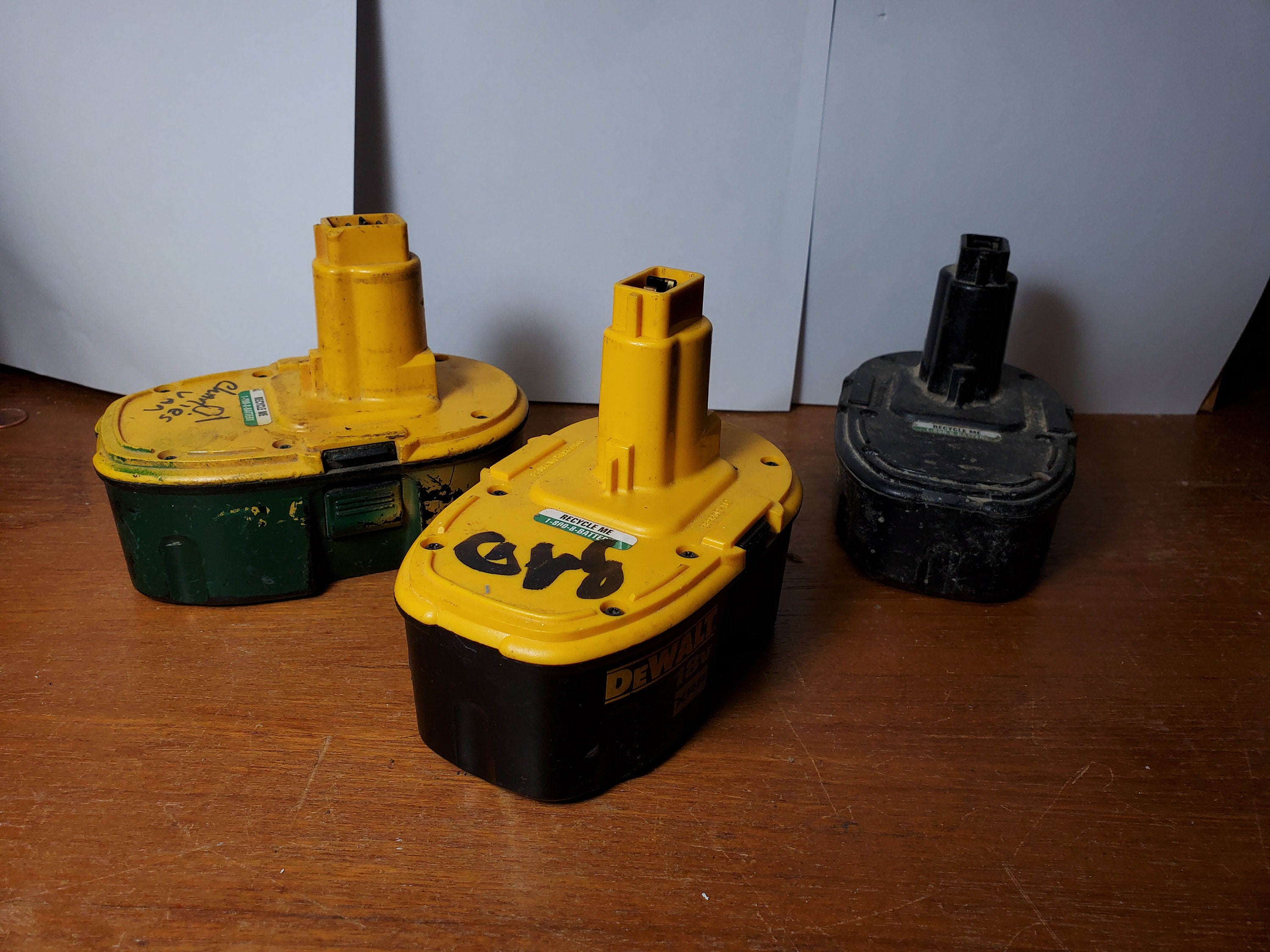 Lot of 3 Dead Dewalt 18V Cordless Tool Batteries. Free Shipping