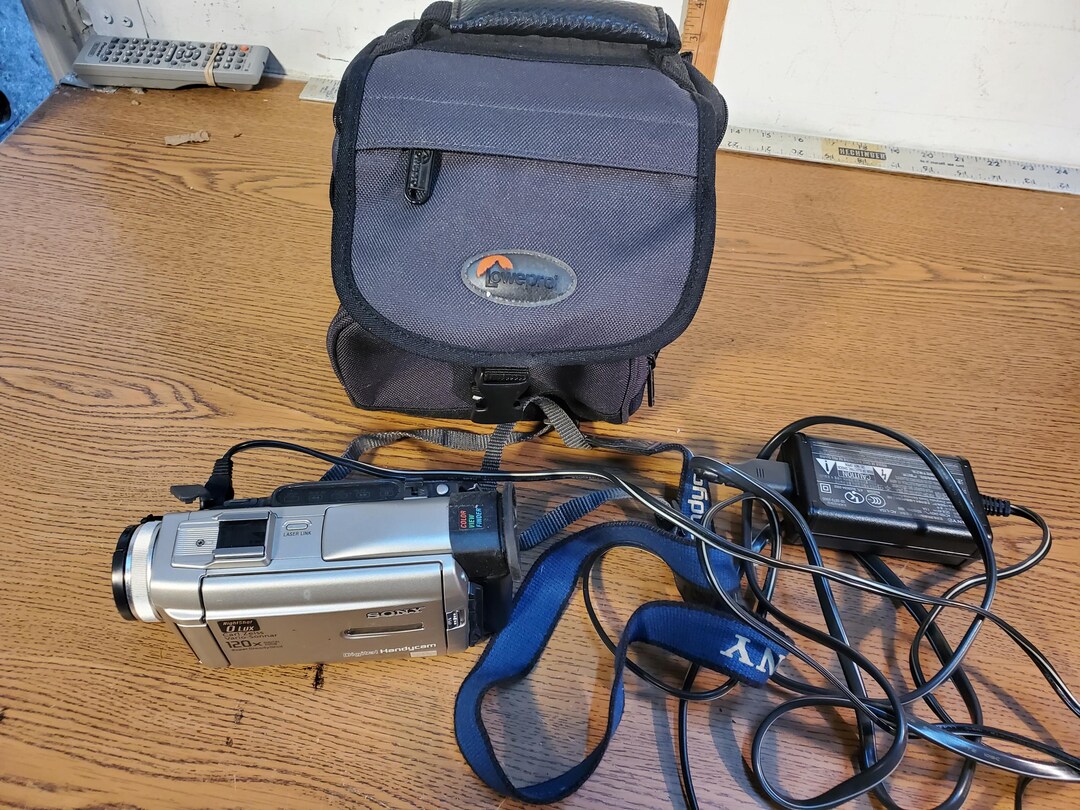 Caméscope Mini DV Sony Handycam DCR-TRV8 vintage 1999