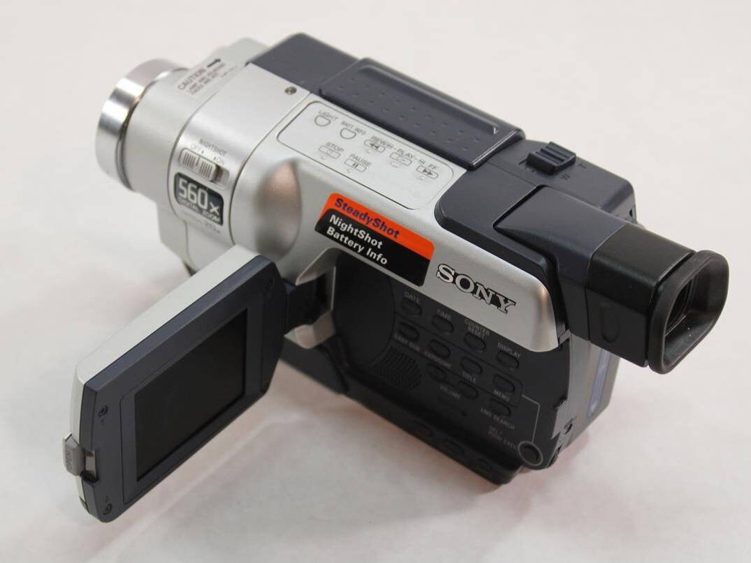 Sony Handycam Steadyshot Vision Video Hi8 Camcorder CCD