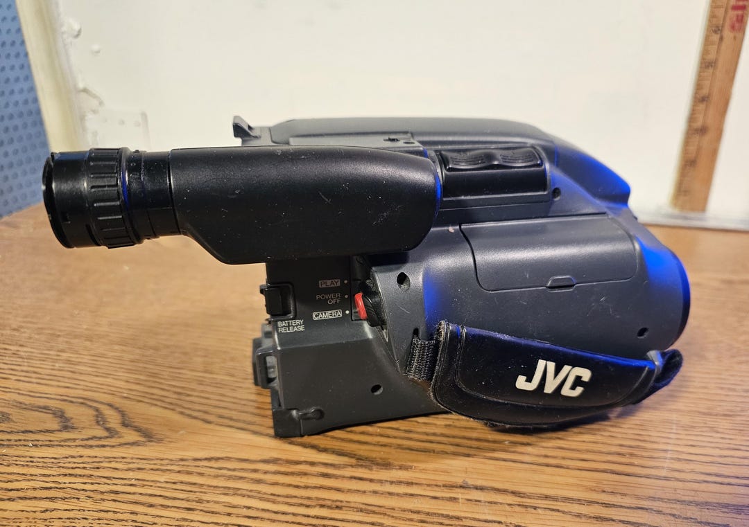 JVC Compact VHS-C GR-AX720U Camcorder Video Camera and Accessories ...