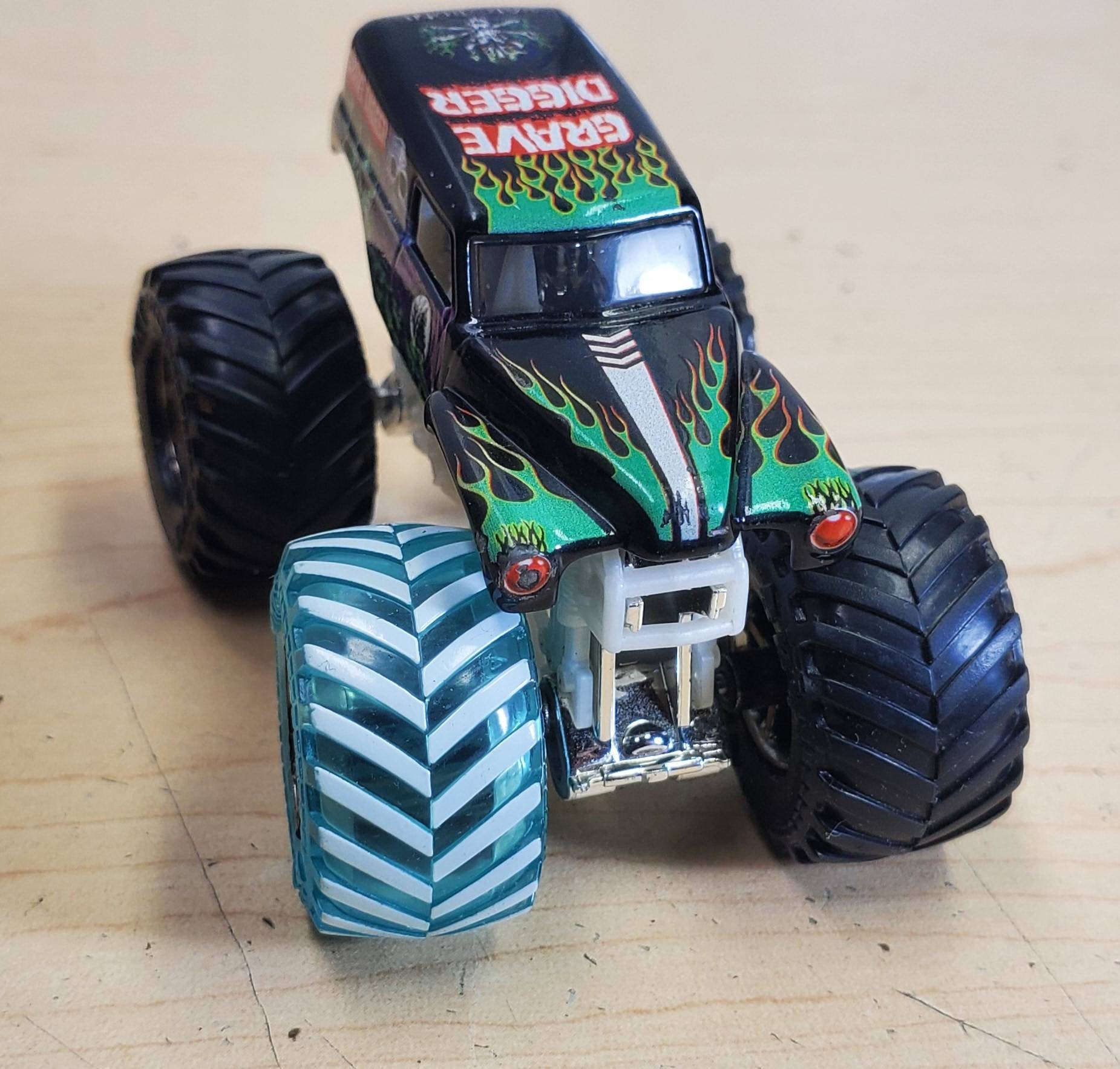 Hot Wheels Grave Digger 1:64 Monster Truck With Mud Tires Die-Cast