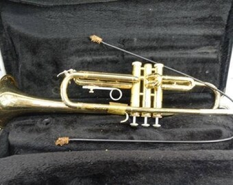 Bach Bundy Trumpet in Hardcase . Free shipping