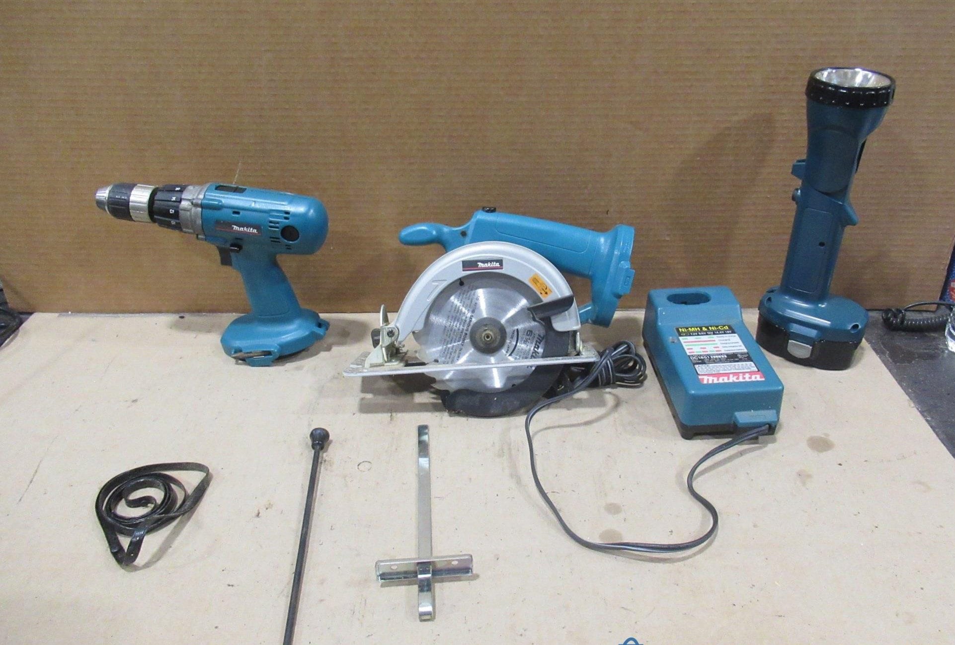 Vintage Makita 3 Tool Cordless Drill Circular Saw Flashlight Kit With Batteries. Free Shipping Etsy