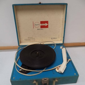 Vintage Alba portable box record player model 432.