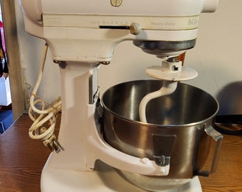 KitchenAid K5SS White Heavy Duty 5qt Lift Stand Mixer W/One Attachment. Free shipping