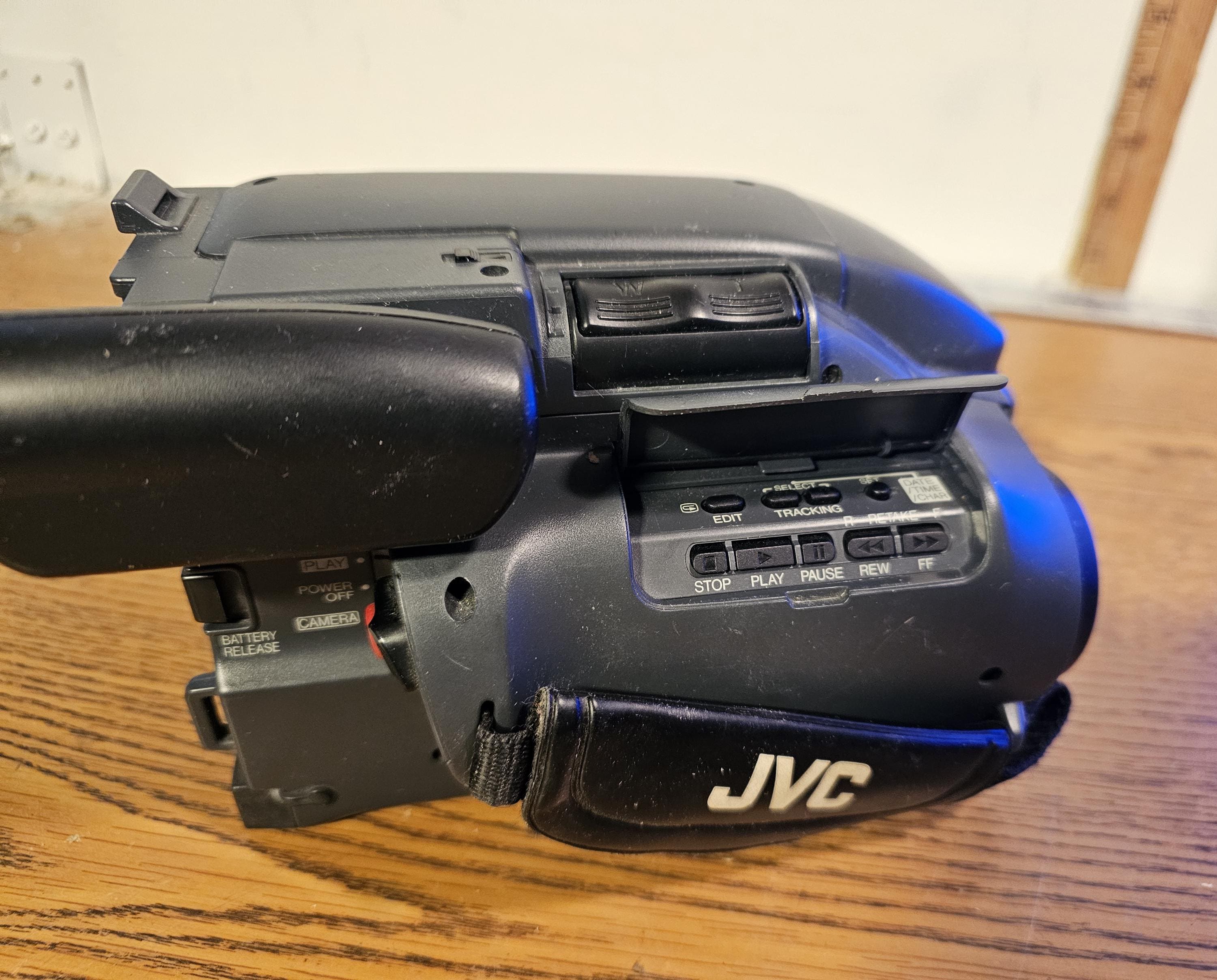 JVC Compact VHS-C GR-AX720U Camcorder Video Camera and Accessories ...