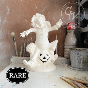 Ready to Paint - Scarecrow on Pumpkin - Byron B241