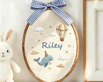 Cartello personalizzato con il nome del bambino, decorazione per la cameretta a tema balena, telaio da ricamo personalizzato, regalo per neonato, cartello con il nome del neonato, regalo per baby shower, decorazione murale per la cameretta