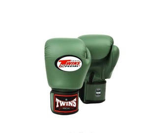 Spersonalizowane rękawice bokserskie Twins Special Leather – Forest Green Muay Thai Sparring Gear
