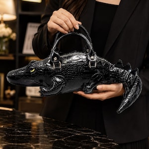 Alligator Shaped Handbag, Novelty PU Leather Shoulder Bag, gift her