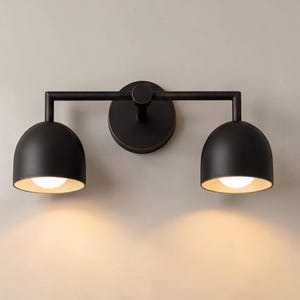 Handgefertigte zweiflammige Badezimmerwandleuchte | Moderne Waschtischbeleuchtung | Minimalistische Wandleuchte | Mid-Century-Design