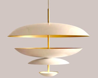 Luminária pendente moderna na cor creme | Lustre de teto nórdico | Luminária de luxo para sala de estar | Luminária com detalhes em latão