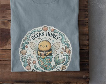 Ozean Honig Meer Biene Meerjungfrau T-Shirt | Wunderliche Illustration, Ozean-Blumenmuster
