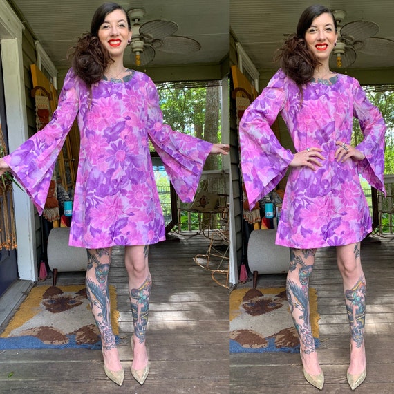 Vintage 1970’s Purple Pink Floral Angel Sleeve Min