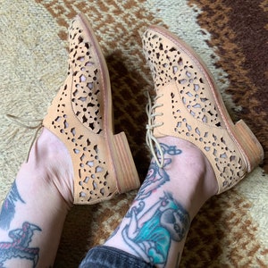 Vintage Suede Cut Out Lace up Booties Flats size 7 7.5