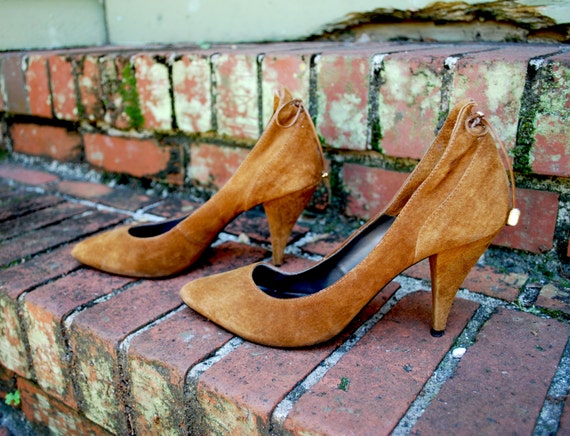 caramel suede pumps