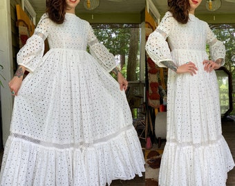 Very Rare 1960’s Cotton Eyelet Gown Daisy Chain Beverly Paige Designer Size Small