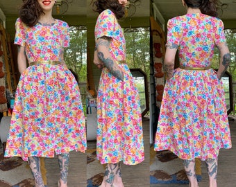 Vintage 1990’s does 1950’s Cotton Sun Dress Bright Floral Pockets small 26” waist