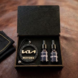 Ambientador para coche estilo Kia | Difusor de madera para coche | Decoración de lujo para el interior del coche | Regalo personalizado para el conductor | Ambientador colgante para coche