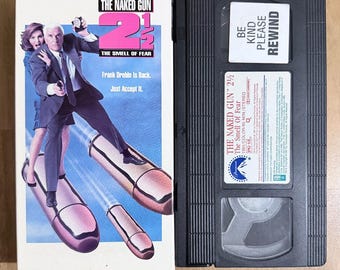 La pistola desnuda 2 1/2 - El olor del miedo VHS – Inspeccionada, limpiada y rebobinada