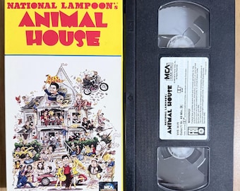 VHS de National Lampoon's Animal House: inspeccionado, limpiado y rebobinado.