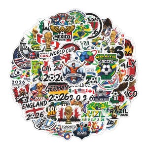 Puede incluir: Un conjunto de pegatinas coloridas con temática de fútbol. Los diseños incluyen banderas, balones de fútbol, trofeos y texto como "World Cup 2026", "Mexico 2026" y nombres de países. Las pegatinas están dispuestas en un patrón circular.
